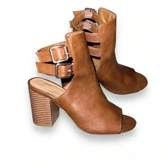 BAMBOO Shoes - Bamboo Strappy Peep Toe Block Heel Brown Booties, size 6